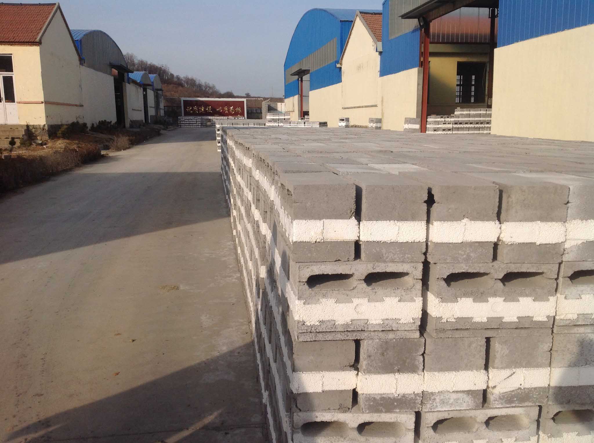 新型自保溫砌塊機(jī)與保溫砌塊 保定華銳方正引領(lǐng)建筑節(jié)能新未來(lái)